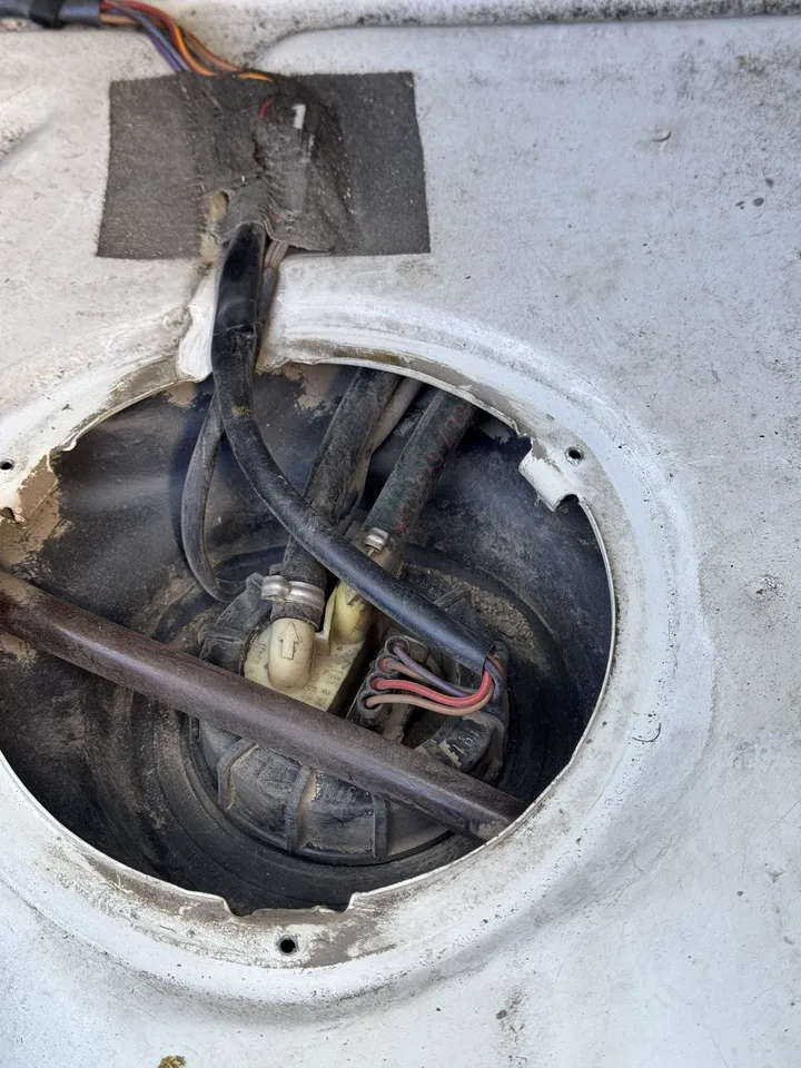 Bomba de combustible del Golf dentro del depósito